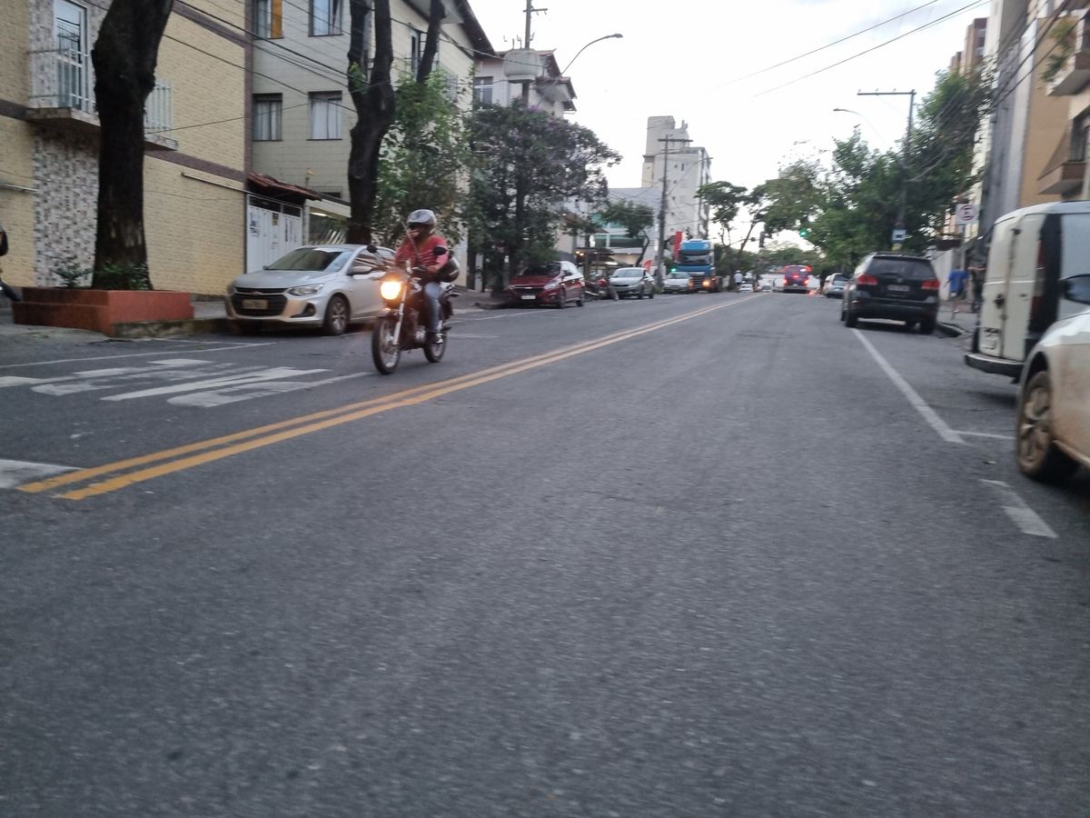 Rua Coração Eucarístico de Jesus, no bairro Coração Eucarístico, em Belo Horizonte
