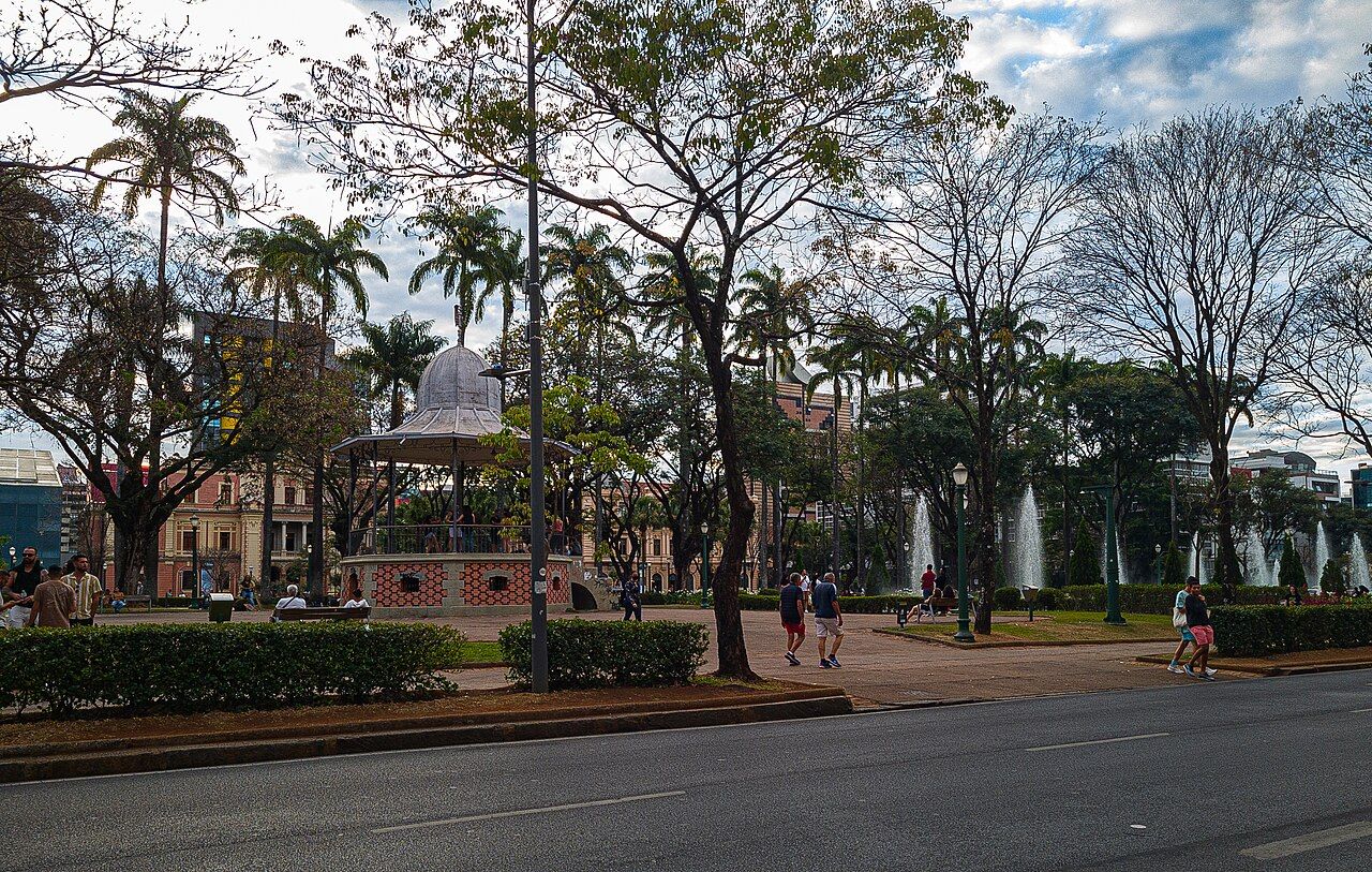 Praça da Liberdade, com coreto e fontes, no bairro Funcionários em Belo Horizonte